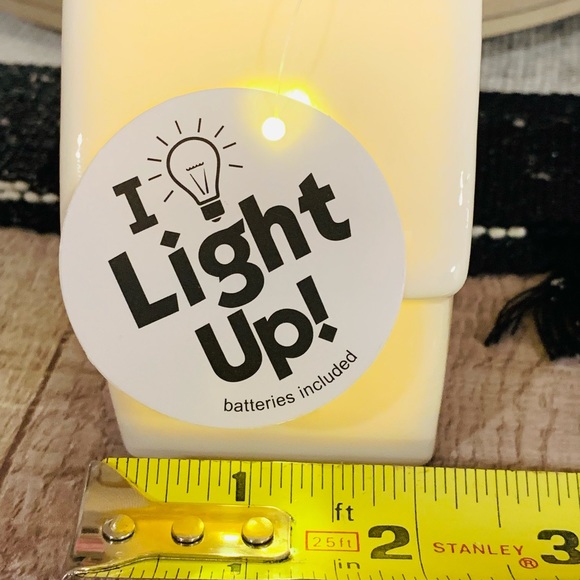 Light Up Ceramic Valentine’s House - Picture 10 of 12